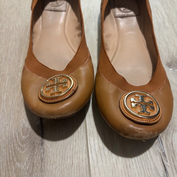 Tory Burch tan 7.5 flats - Picture 2 of 6